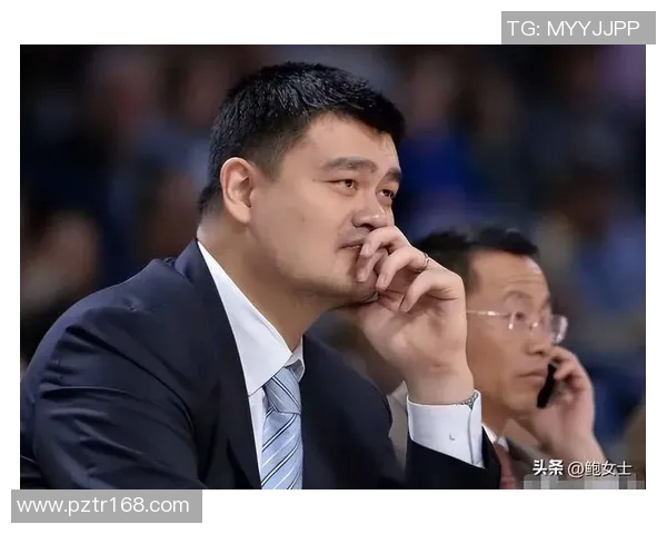 姚明与辛普森的跨界对话：篮球与橄榄球的传奇碰撞与友谊故事