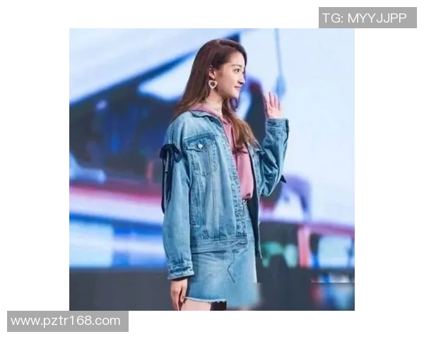 足球明星时尚新风潮背带裤搭配展现个性魅力与运动精神